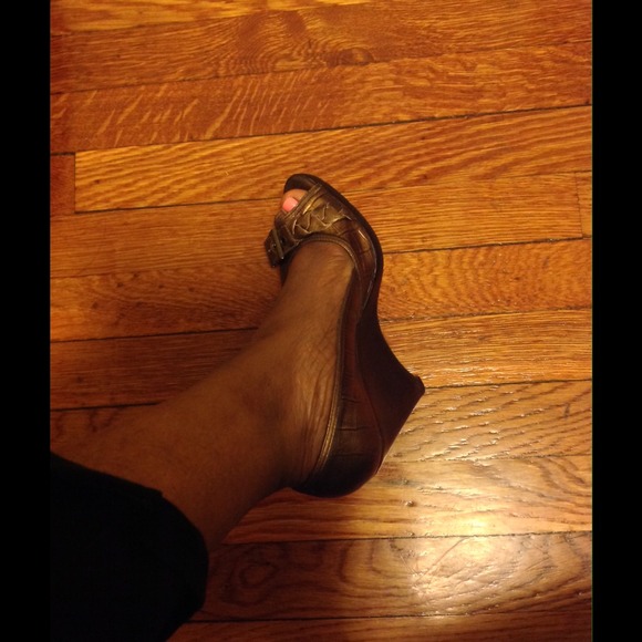 Peep toe Wedge Shoe - Picture 2 of 3