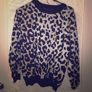 WARM & STYLISH leopard sweater! ❤️