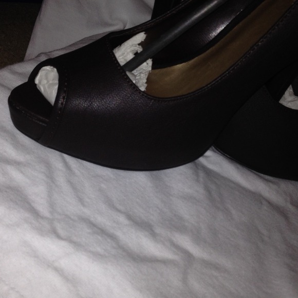 Heels/Platforms - Picture 5 of 6