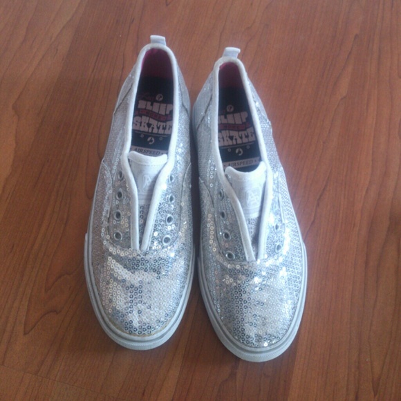 Airspeed girls silver shoes ✂