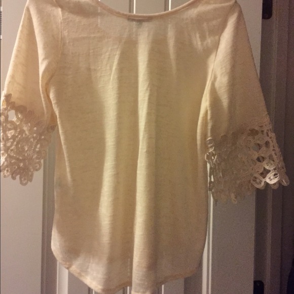 Charlotte Russe Creme top🎀 - Picture 4 of 4