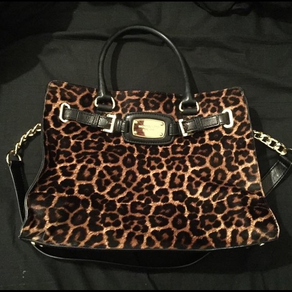 Gently used Michael Kors bag! - Picture 3 of 4