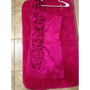 Gorgeous one sleeve dress