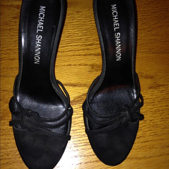 Black Strappy Sandal. So easy to walk in!