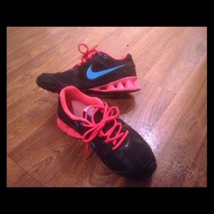 Nikes Shoes Womens. Tag is in the picture!!! 💋💞
