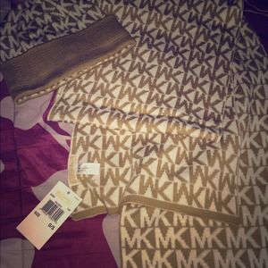 MK scarf and hat💥💥