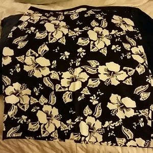*FINAL REDUCTION*  EUC Black/white skirt