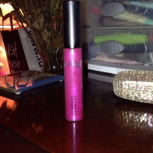 MAC Lacqeur lipglass in VENEER