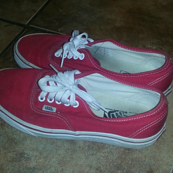 VANS CLASSIC RED SIZE 7 MEN 8.5 WOMEN
