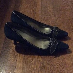 Cole Haan size 10 navy blue suede heels