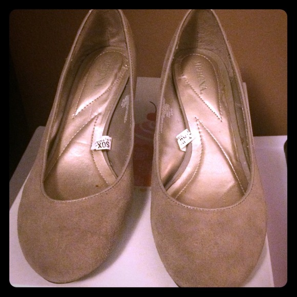 Merona nude suede wedges