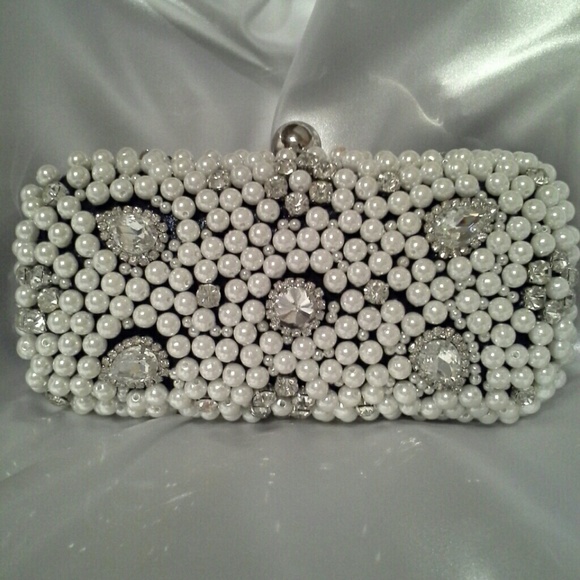 PEARL and CRYSTAL HAND BEAUTY GLITZY CLASSY CLUTCH