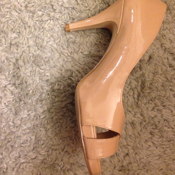 Size 9 madden girl nude Heels