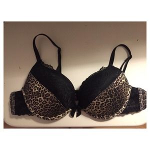 Black lace/leopard bra!