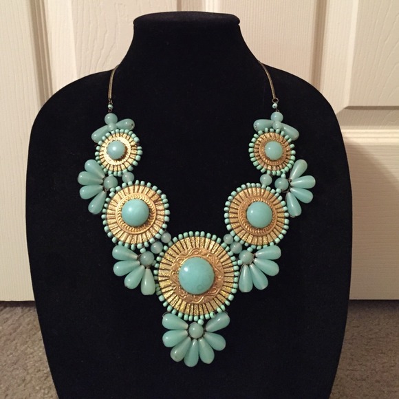 Gorgeous statement necklace