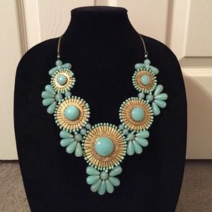 Gorgeous statement necklace