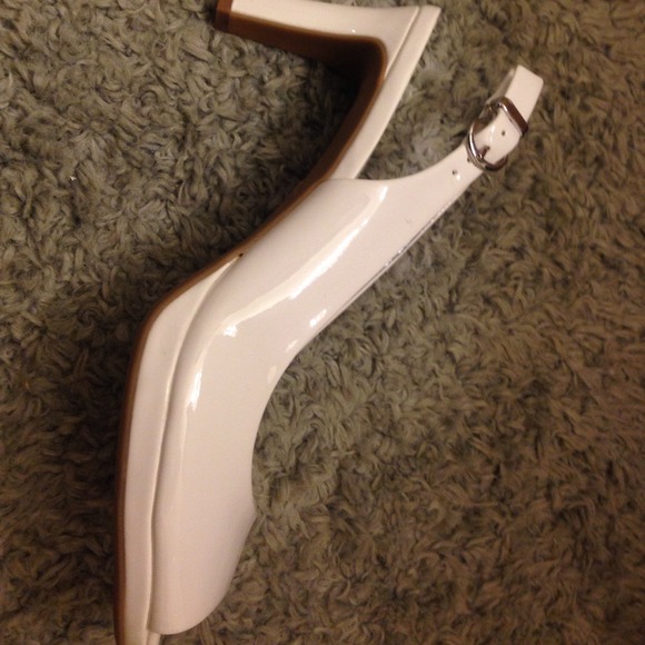 Brand new size 9 white open toed heels