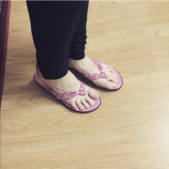 ❌SOLD❌ItalianShoemakers Pink Polka dot flip-flops. - Picture 4 of 4
