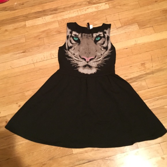 Lot 2 dresses H&M and Forever 21 - Picture 2 of 3