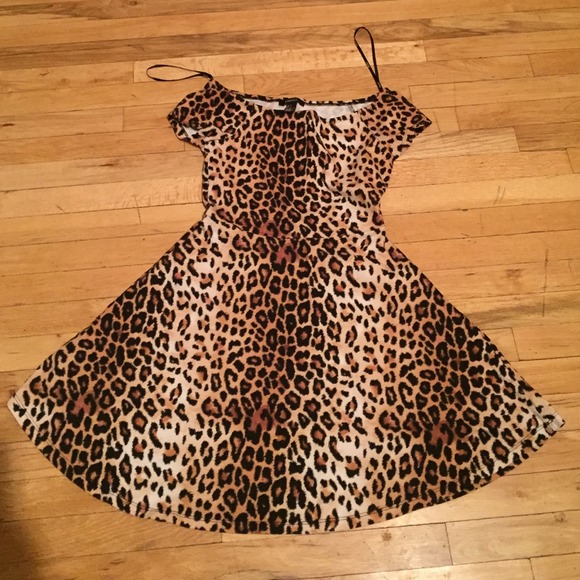 Lot 2 dresses H&M and Forever 21 - Picture 3 of 3