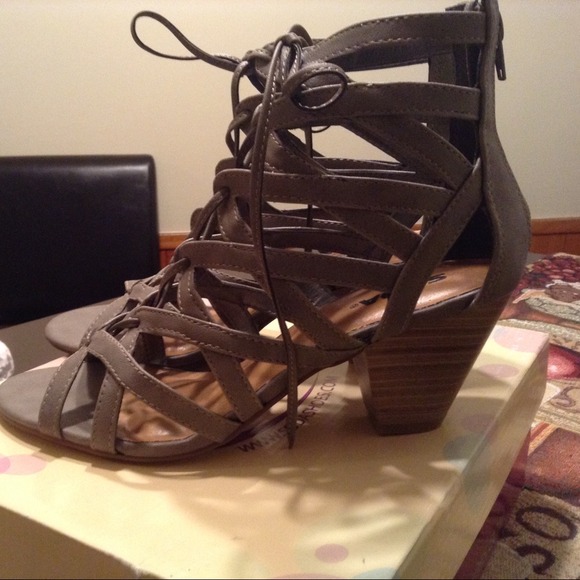 Brand New Super Cute Sandals SZ 8