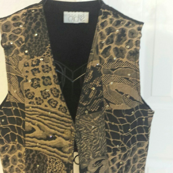 Cache' vest animal print design