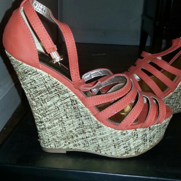2bebe coral wedges