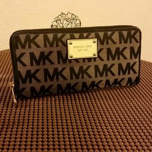 Micheal Kors Wallet
