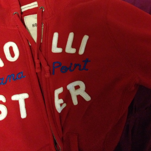 Red hollister jacket with hood - Picture 2 of 4