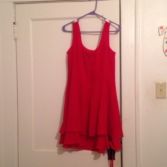 Red dress - Picture 2 of 4