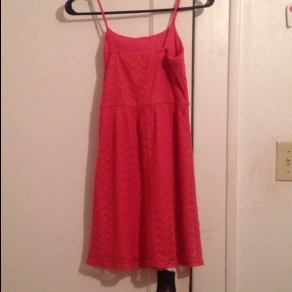 Coral lace dress - Picture 2 of 4