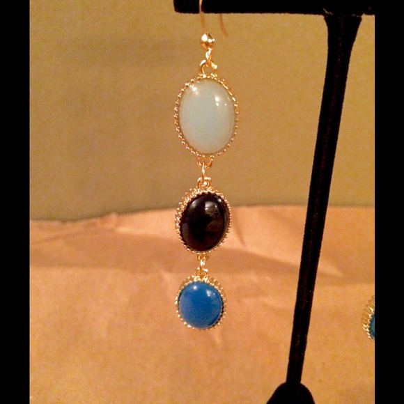 Blue Link Earrings - Picture 2 of 2