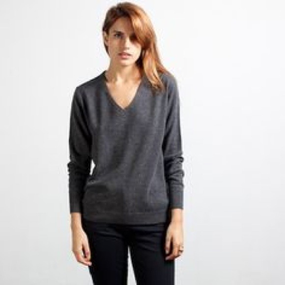 Everlane Sweaters - everlane slouchy cashmere v-neck in dark grey
