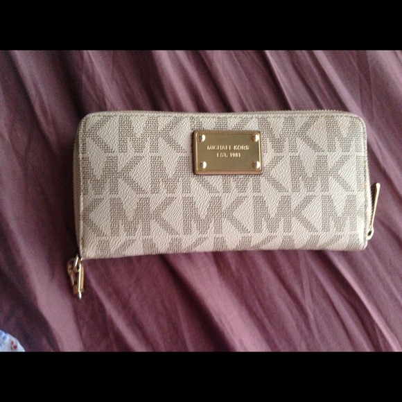 Michael kors wallet