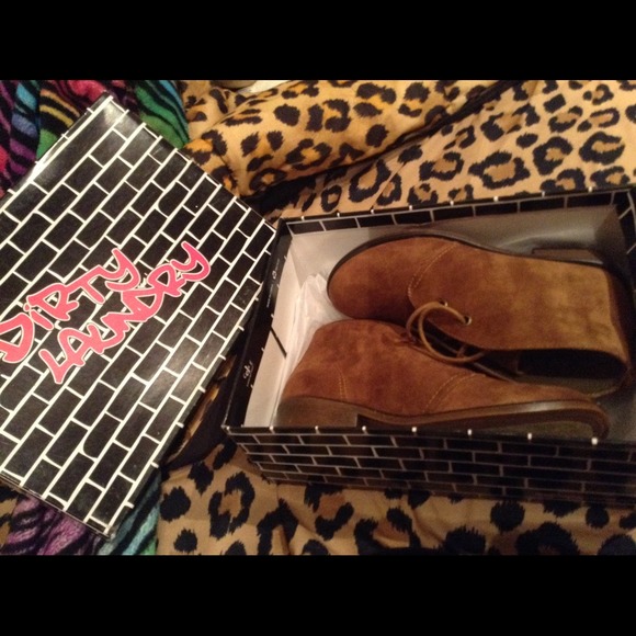MUST GO!! Cute Brown Suede Ankle Booties