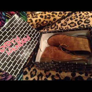 MUST GO!! Cute Brown Suede Ankle Booties