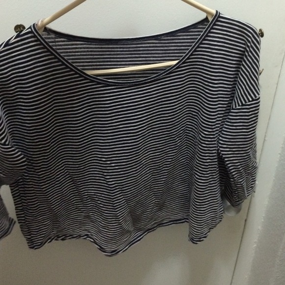 Cropped stripped shirt