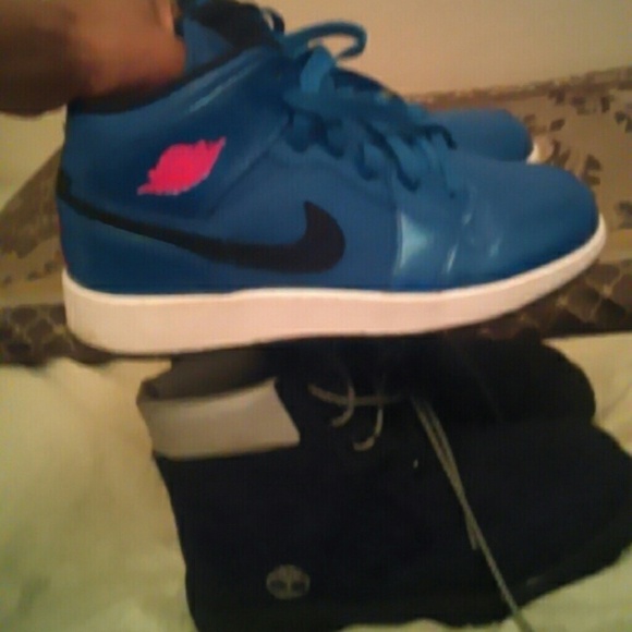 Shoes. Come with shoe boxes. - Picture 1 of 3