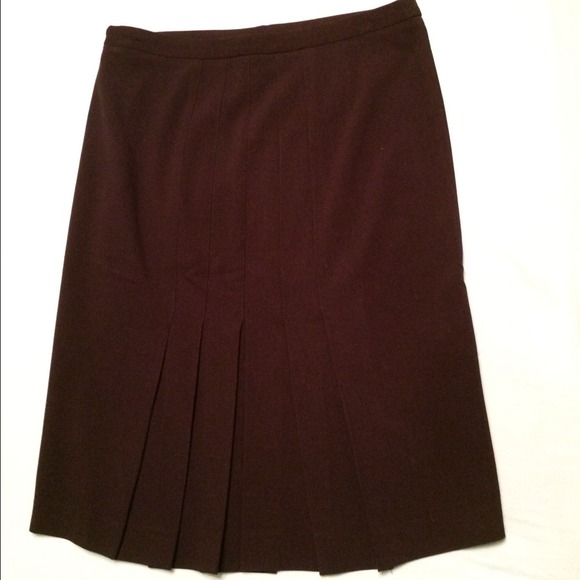 Black back pleated pencil skirt