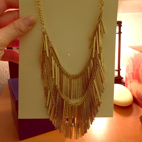 Gold frill necklace