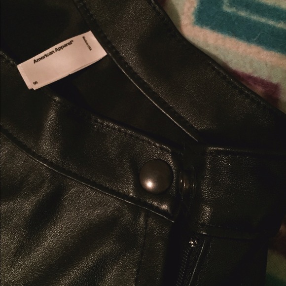 🎀TRADED🎀American Apparel Vegan Leather Skirt - Picture 2 of 3