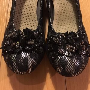 Low soft heel and very comfortable shoes like new