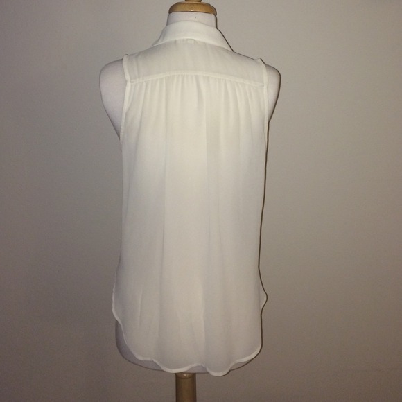 Sleeveless White Collar Blouse - Picture 3 of 4