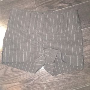 Pin stripes short xs
