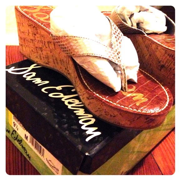 New Sam Edelman Romy Wedge Gold Metallic leather