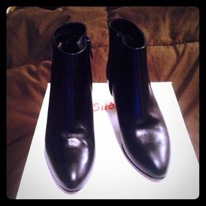NIB 💯% LEATHER SUDINI BLACK VINTAGE BOOTIES