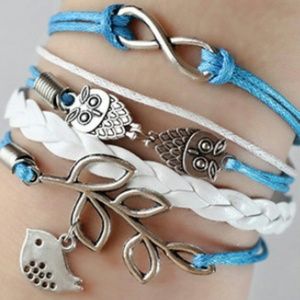 Blue and white bracelet🌠5 available 🌠