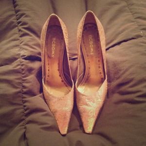 BCBGIRLS GOLD PUMPS