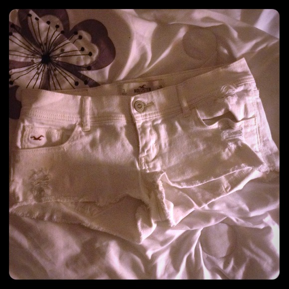 White Hollister shorts