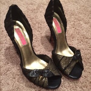 Betsey Johnson gold sparkle heels